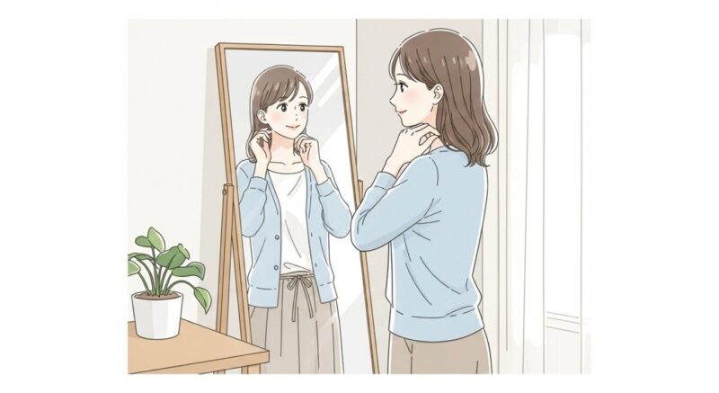 鏡の前で笑顔を浮かべながら身だしなみを整える日本人女性のイラスト。穏やかな部屋と柔らかな雰囲気が描かれている。
